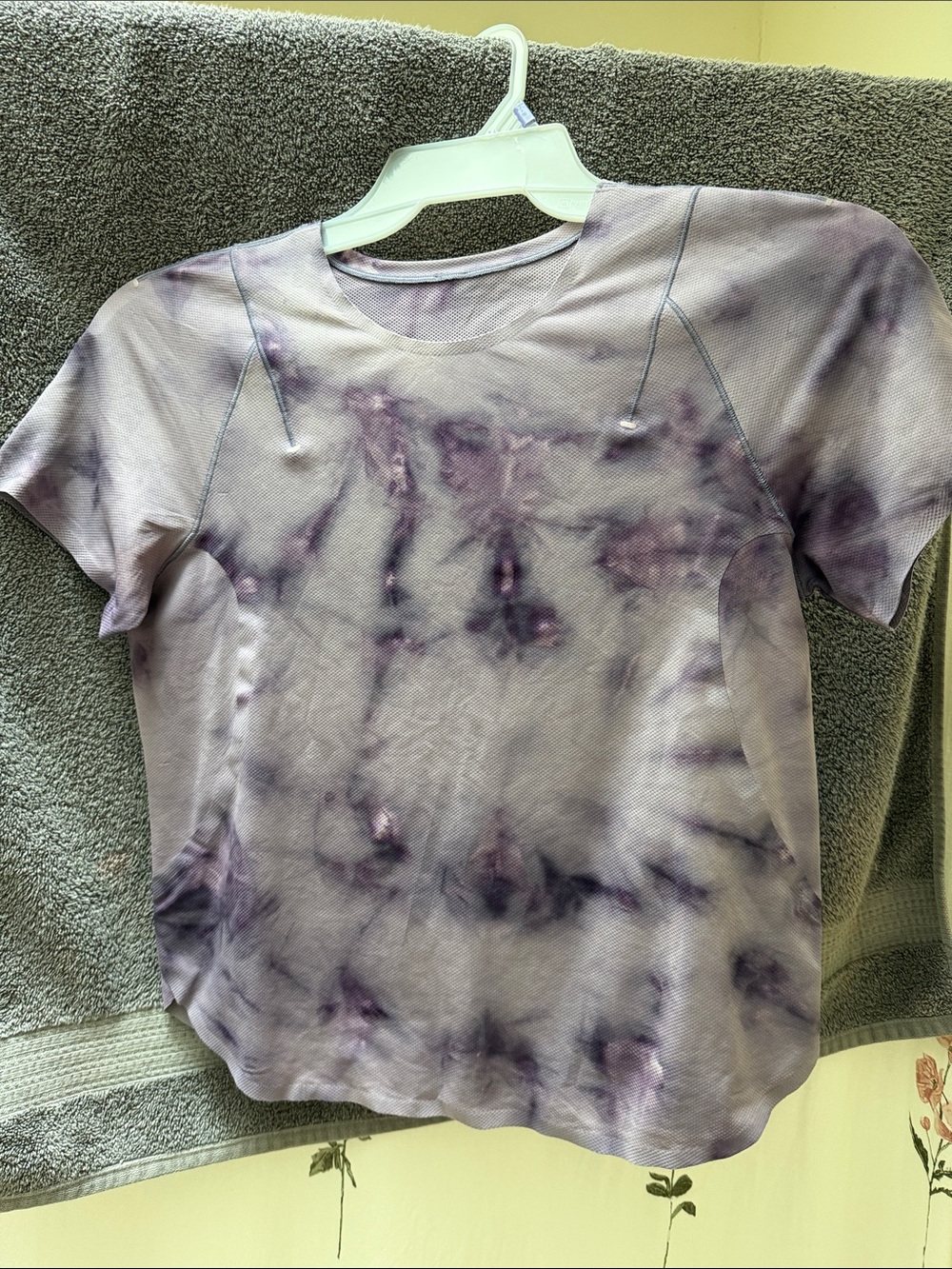 lululemon athletica Lavender Tie-Dye Short Sleeve Tee NO TAG BUT THINK 6